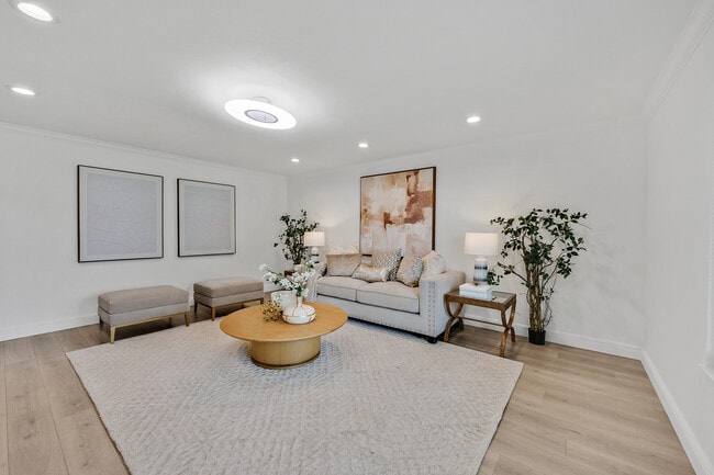 Photo - 2449 Almaden Blvd