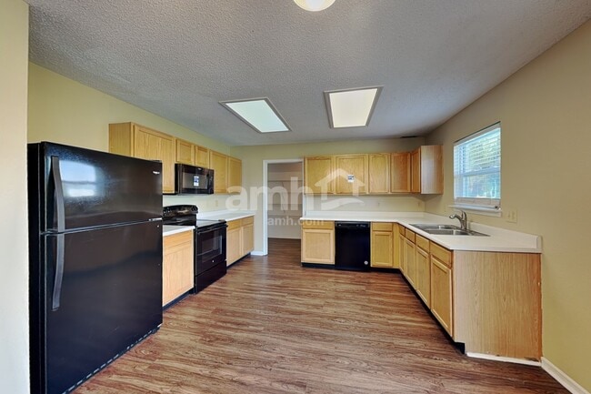 Photo - 14470 Forsythia Ln