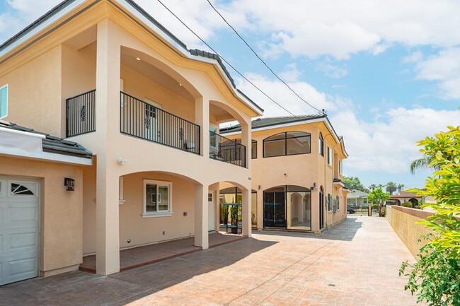 Stylish & Bright 2 Bed 2 Bath | Fully Furnished | Move-In Ready