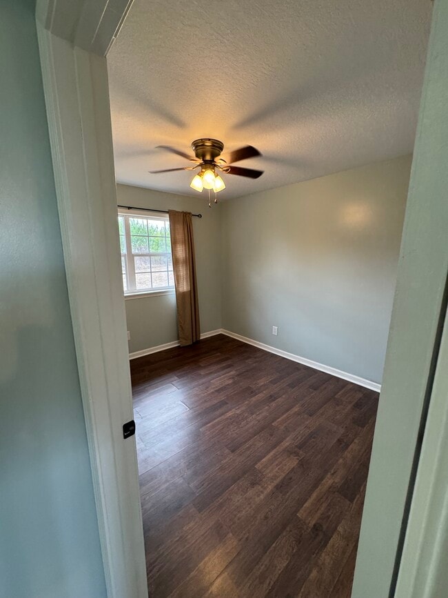 Building Photo - 1043 MS-28 Rental