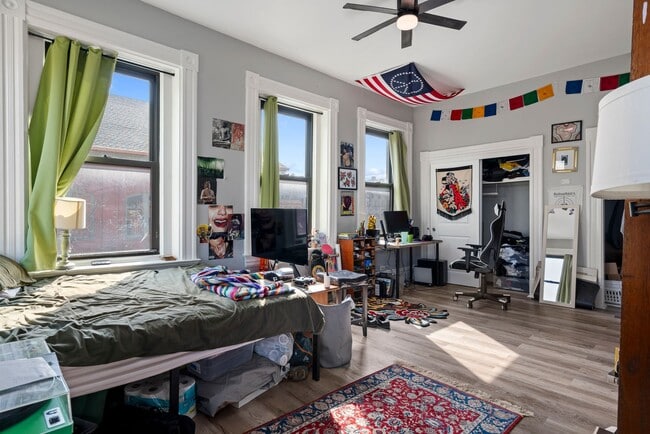 Photo - 23 Bedford Square Unit 3