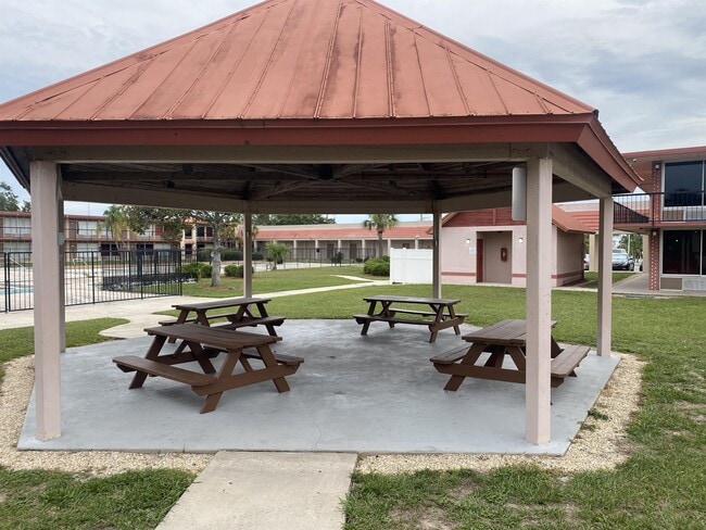 Photo - 43420 US Highway 27