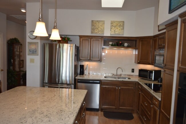 Photo - 2015 Balmoral Dr