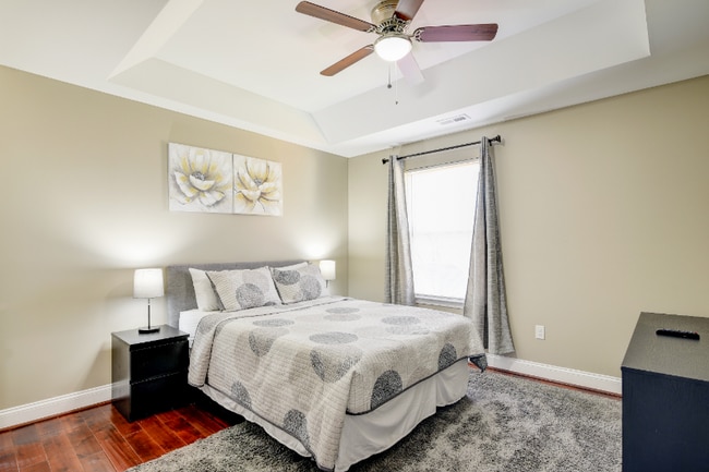 Photo - 2463 24th St