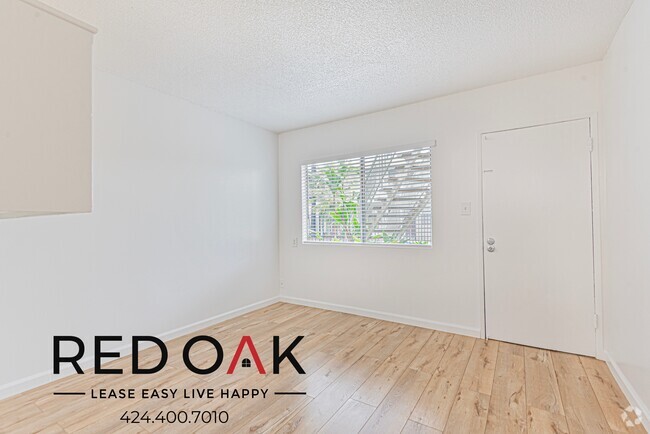 Building Photo - Welcoming Studio with Hardwood Style Floor... Unit 2 Rental