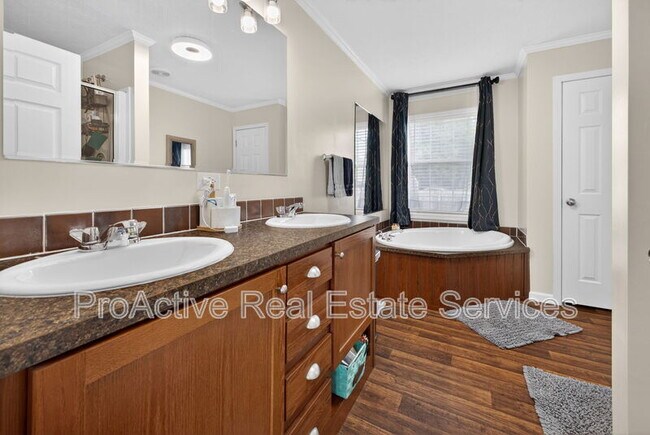 Photo - 1053 Pitchkettle Rd