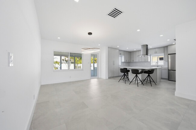 Photo - 2001 NE 17th Way