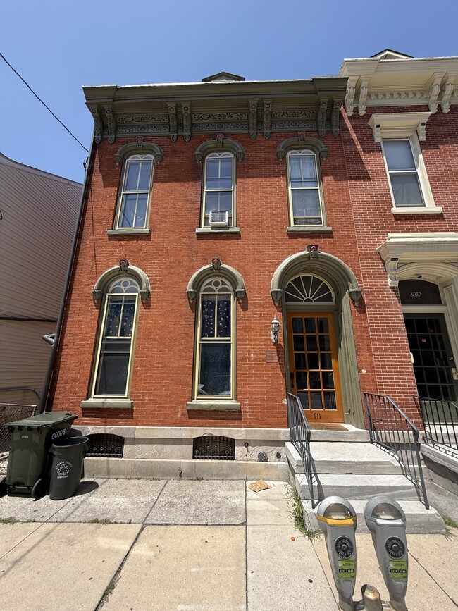 Building Photo - 711 Chestnut St Unit 3