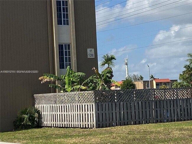 Photo - 5201 Geneva Ct Unit 304