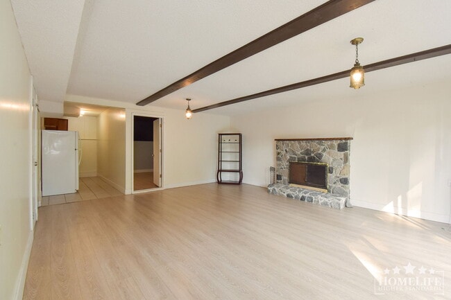Photo - 1 bedroom + Den Basement Suite for Rent – Quiet Panorama Ridge Retreat Unit Basement