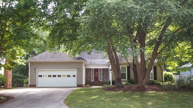 Building Photo - 3 bedroom home - great backyard - Lake Jeanette