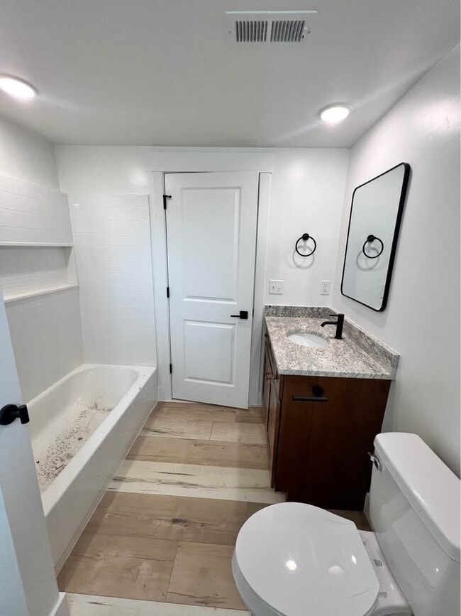 280 W 16th St Unidad 282 W 16th St Unit B