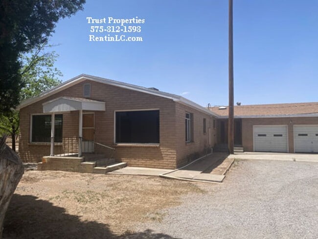 Building Photo - Large Country Home 4 bed/2 bath