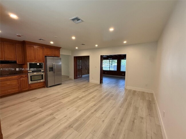 Photo - 5900 SW 6th St