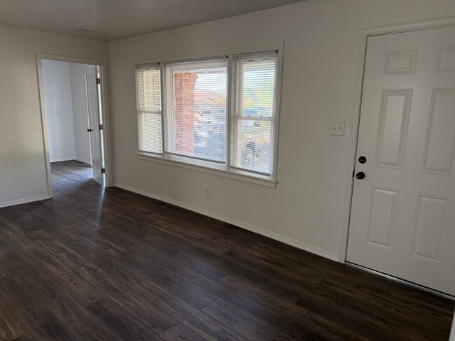 Photo - 1124 S Holly Ln