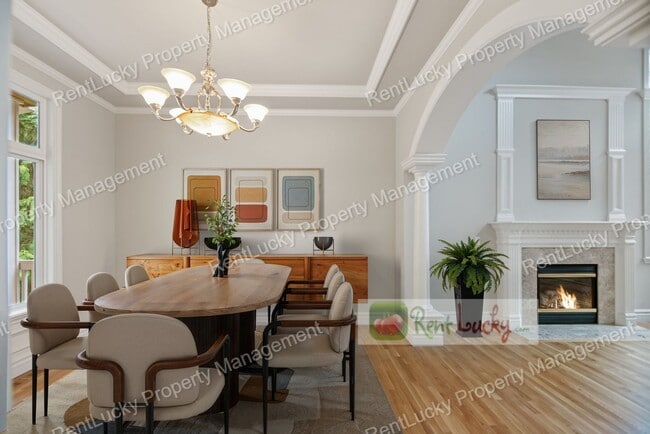 Photo - Like-New and HUGE 5-Bedroom Home in Prime Bellevue Location!!