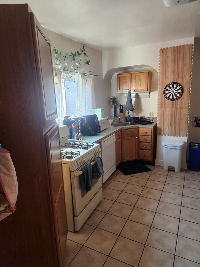 Kitchen - 134 S 25th St Unit 2nd floor