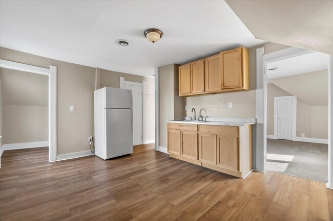 Building Photo - 26th St Milwaukee Duplex Unit 2