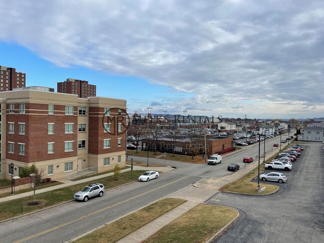 Building Photo - 1739 6th Ave Unit 10