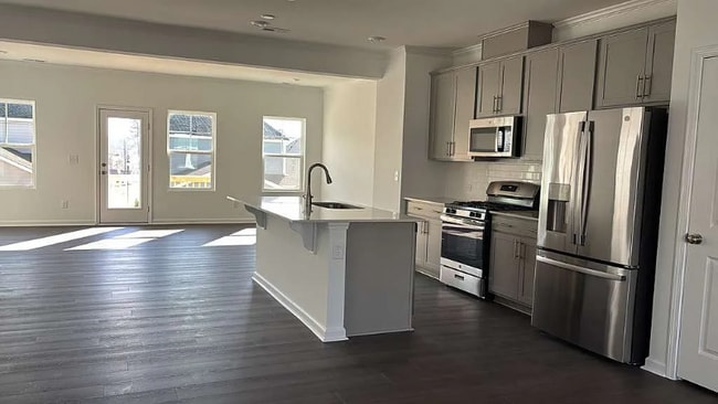 Photo - 808 Basswood Gln Trl