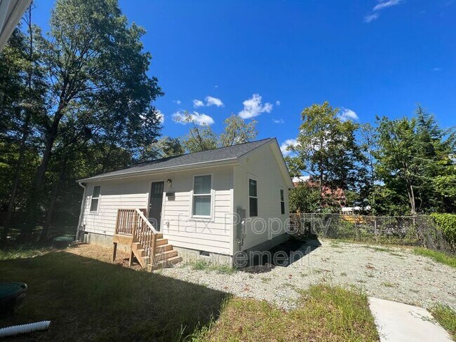 Photo - 2109 Hart St