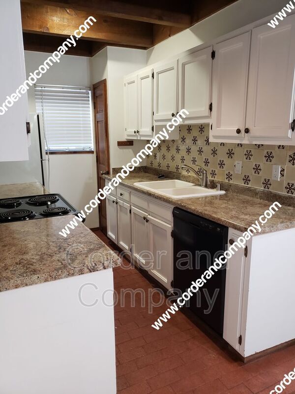 Photo - 821 Live Oak Rd NE