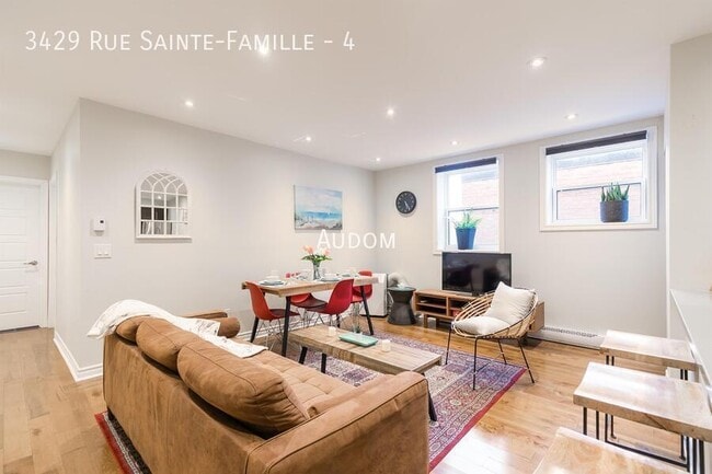 Building Photo - 3429 Rue Sainte-Famille Unit 4