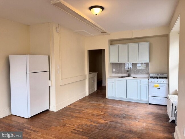 Building Photo - 4718 Hazel Ave Unit 3