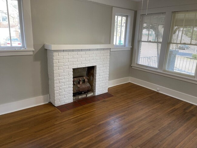 Photo - Adorable Hillcrest Bungalow with 3 bedrooms and 2 bathrooms.