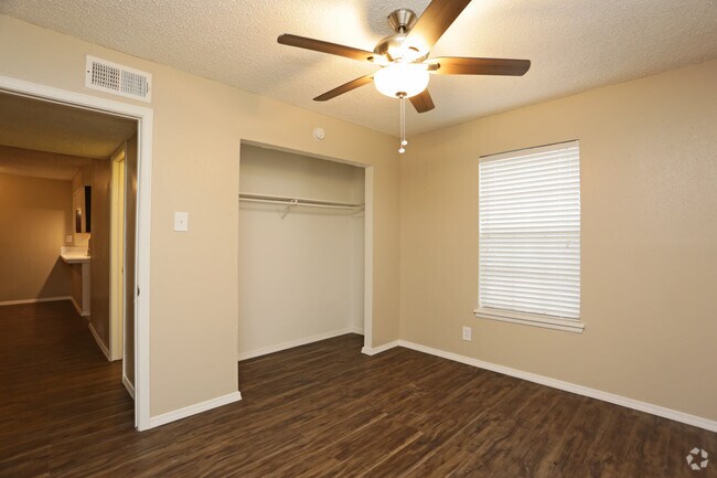 Interior Photo - Oaks on Bandera Rental
