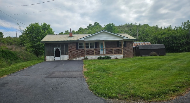 Building Photo - 3 Bedroom 2 Bath Single Family Home.