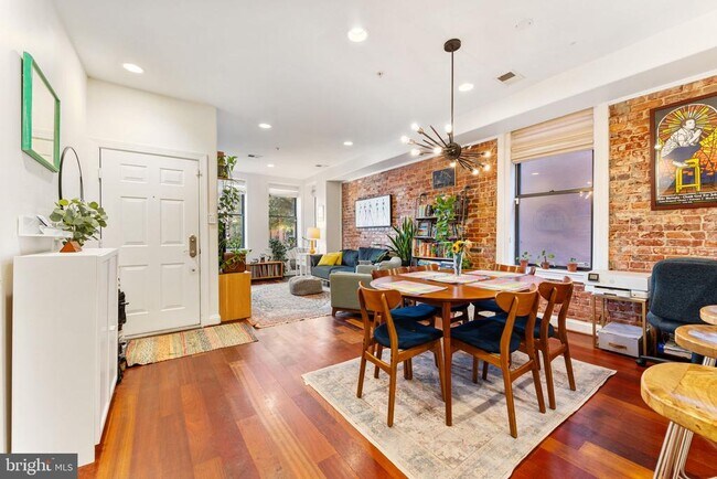 Building Photo - 1105 Park Rd NW Unit 3