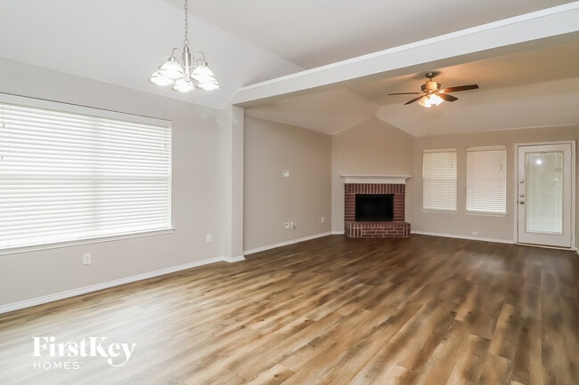 Photo - 1124 Manhassett Ct