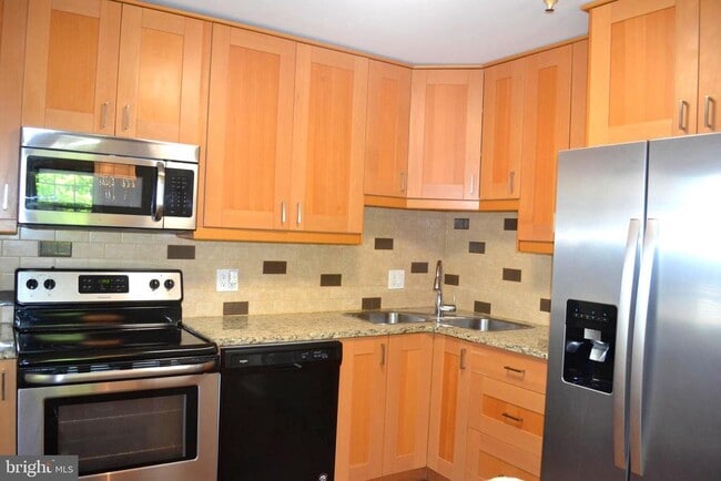 Building Photo - 1 Ingleside Ct