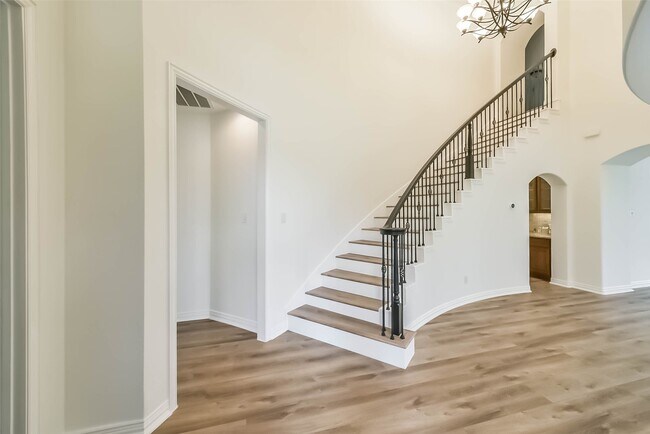 Photo - 1202 Maroon Ln