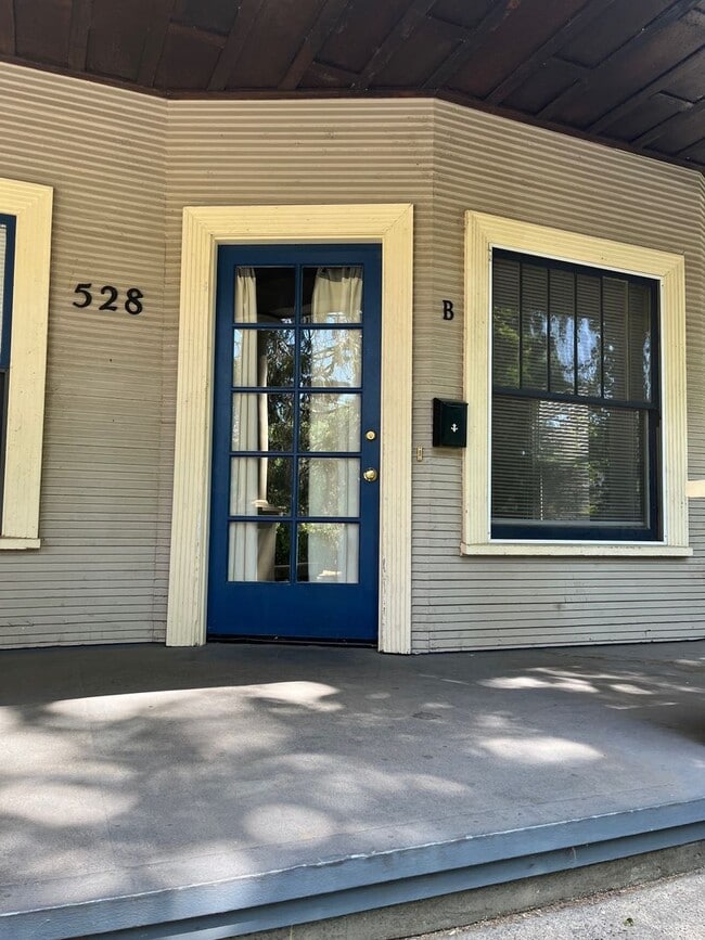 Photo - 528 W 3rd St Unidad B