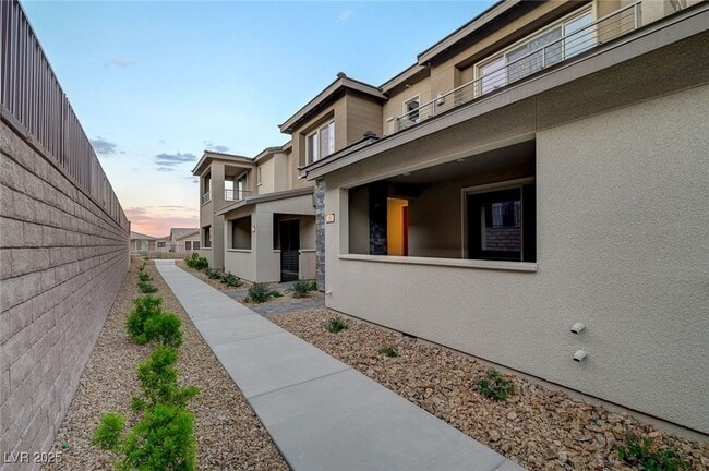 Photo - 2537 Monolith St