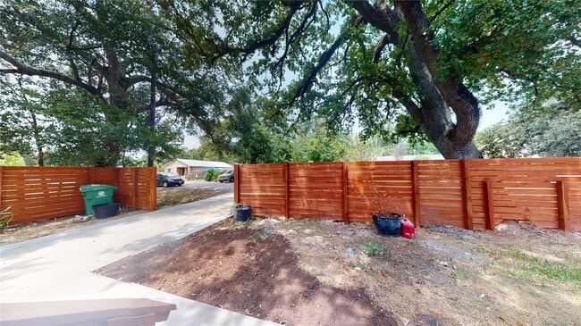 Photo - 2437 Druid St