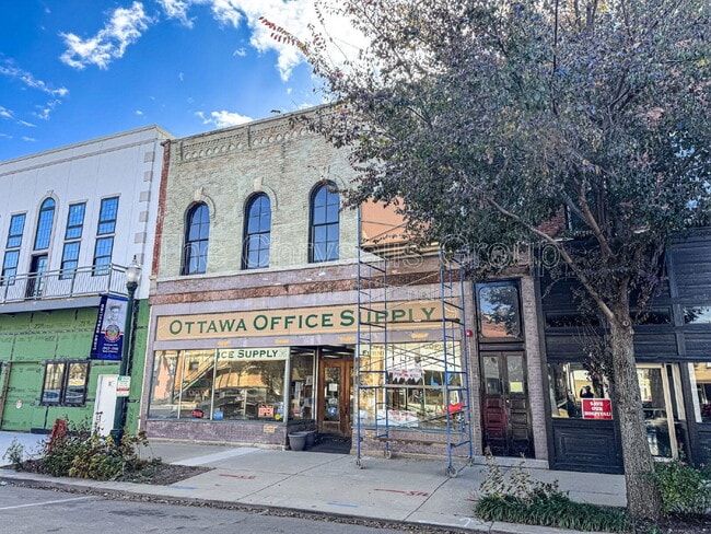 Photo - 209 W Main St