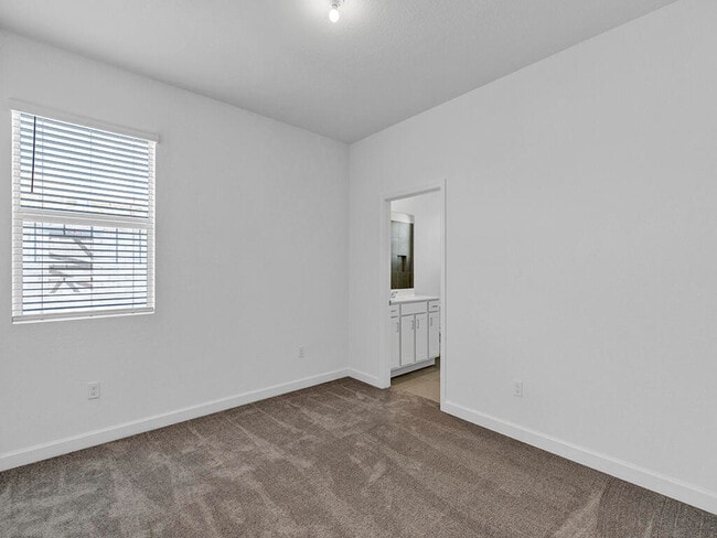 Photo - 380 SE Crossoak Ln