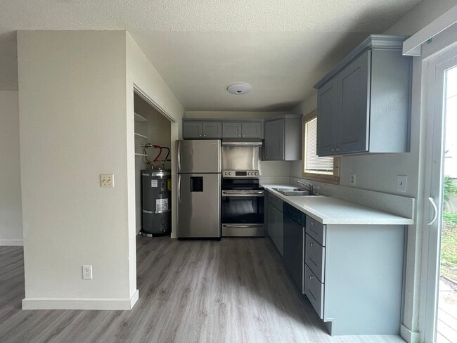 Photo - Updated 2Bd/1Ba in the Hillsdale Neighborhood of SW Portland ~ Stainless Steel Appliances and Qua... Unit 8020