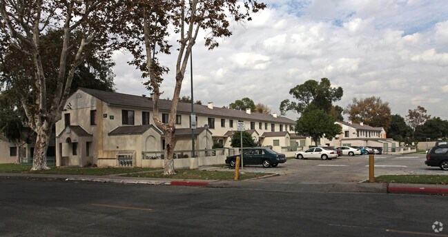 Photo - Carmelitos Housing