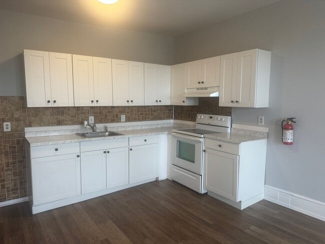 Photo - Recently Renovated 1 Bedroom Apartment -- ... Unidad 406