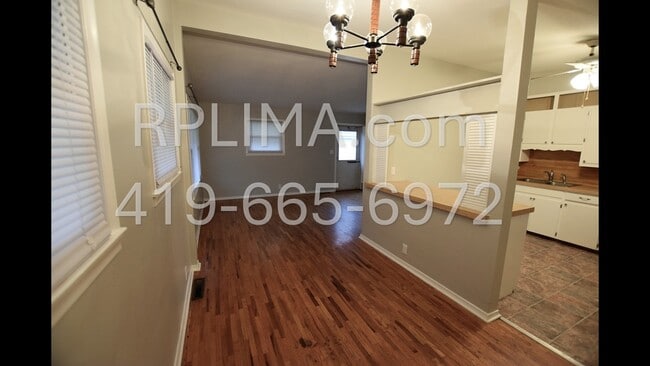 Photo - 860 Deborah St