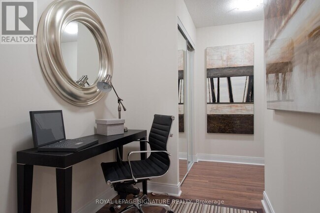 Photo - 105 Harrison Garden Blvd Unité 1405