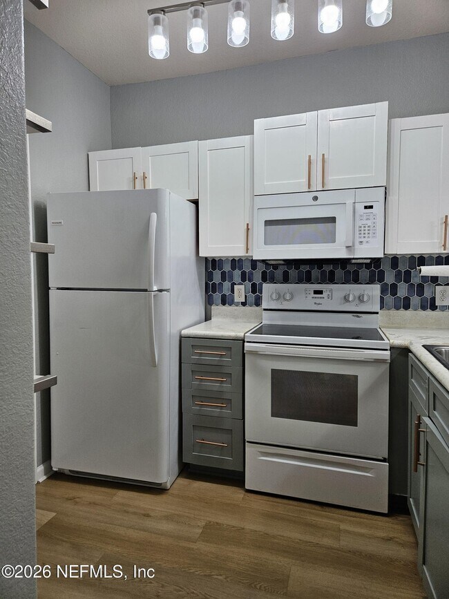 Photo - 8290 Gate Pkwy W Unit 152