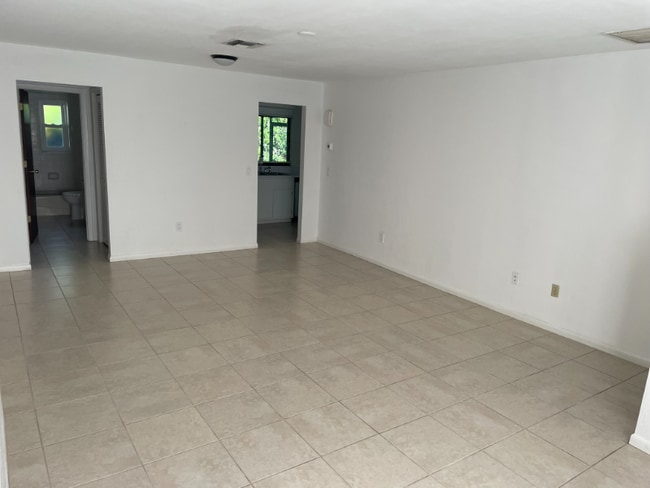 Photo - 10022-10028 8th St N