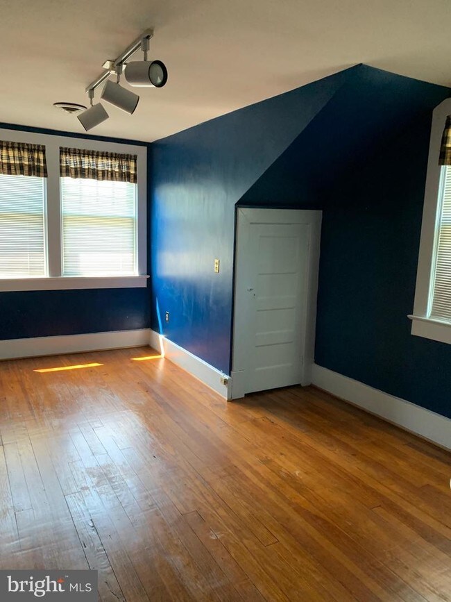 Photo - 219 Waterloo St