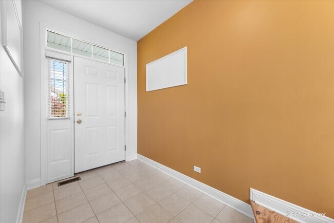 Photo - 827 Riding Ln