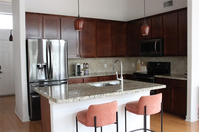 Building Photo - 4402 Lillian St Unit 6 Rental